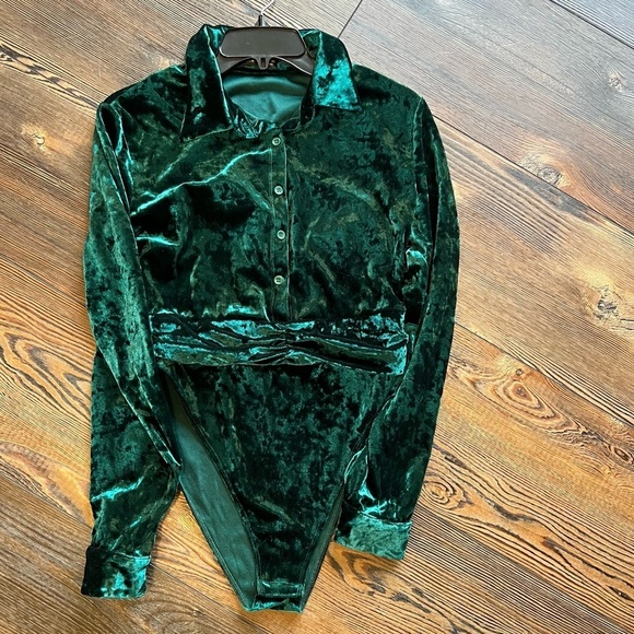 Green velvet bodysuit ruching at waist size small - Picture 1 of 14